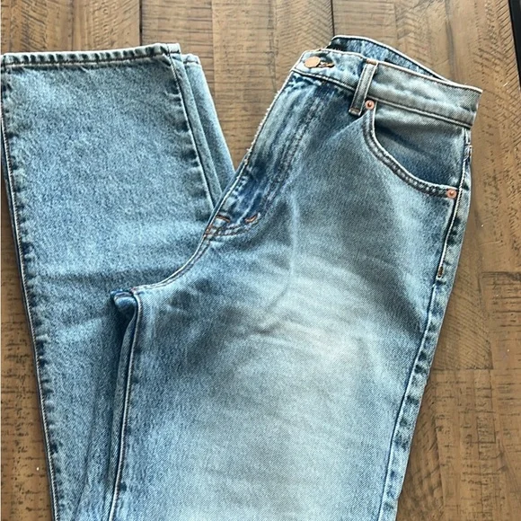 MODERN AMERICAN
DOHENY - Picture 6 of 9